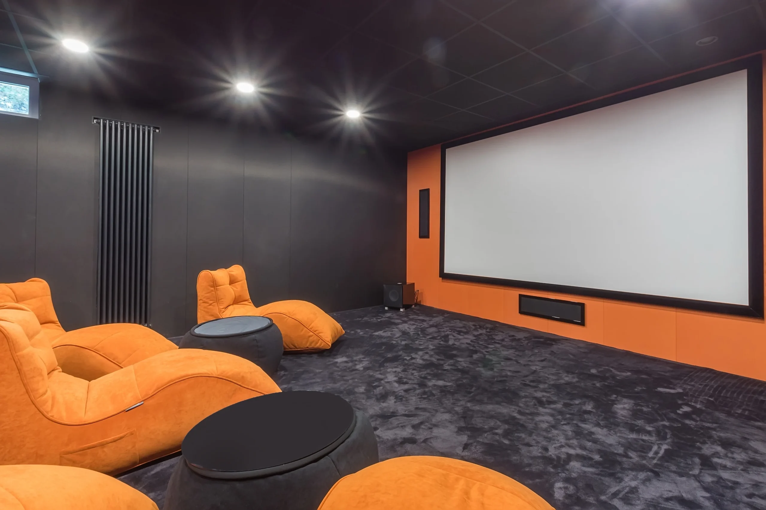 house with top-notch home theater setup near me in Chicago